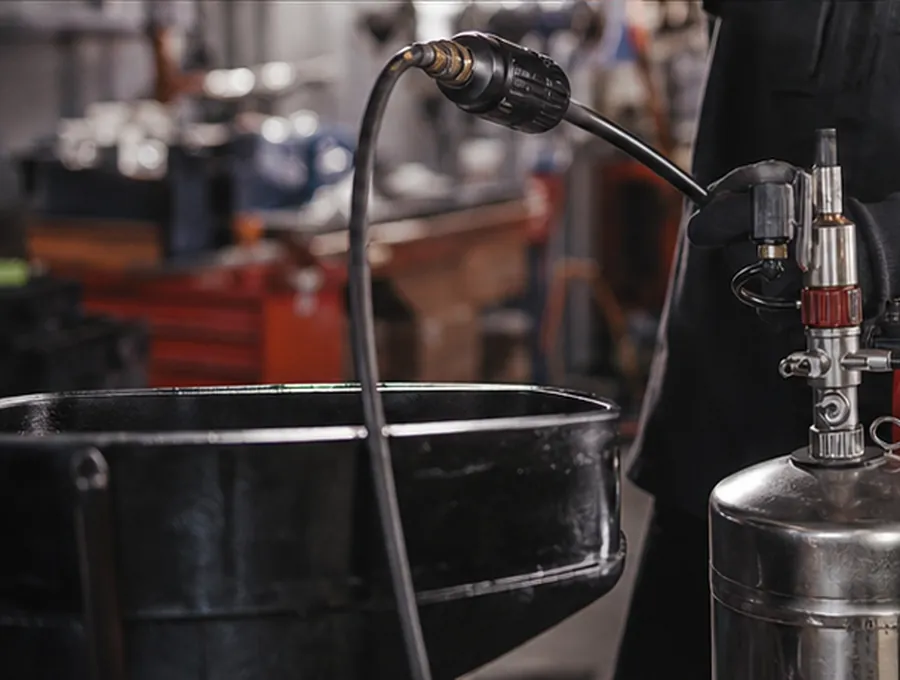 Cambio de aceite y filtros en taller automotriz de Monterrey